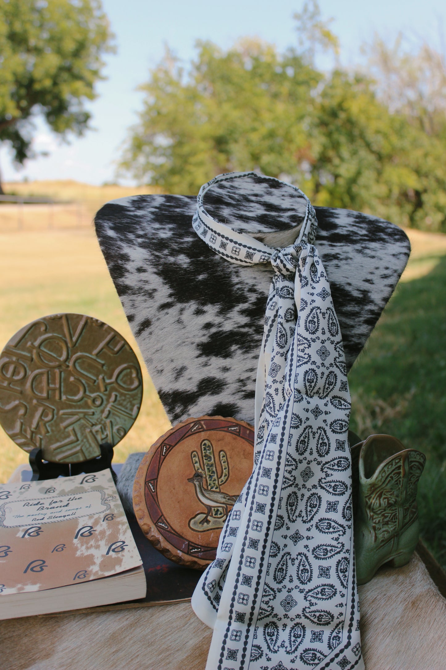 The White Paisley Twilly