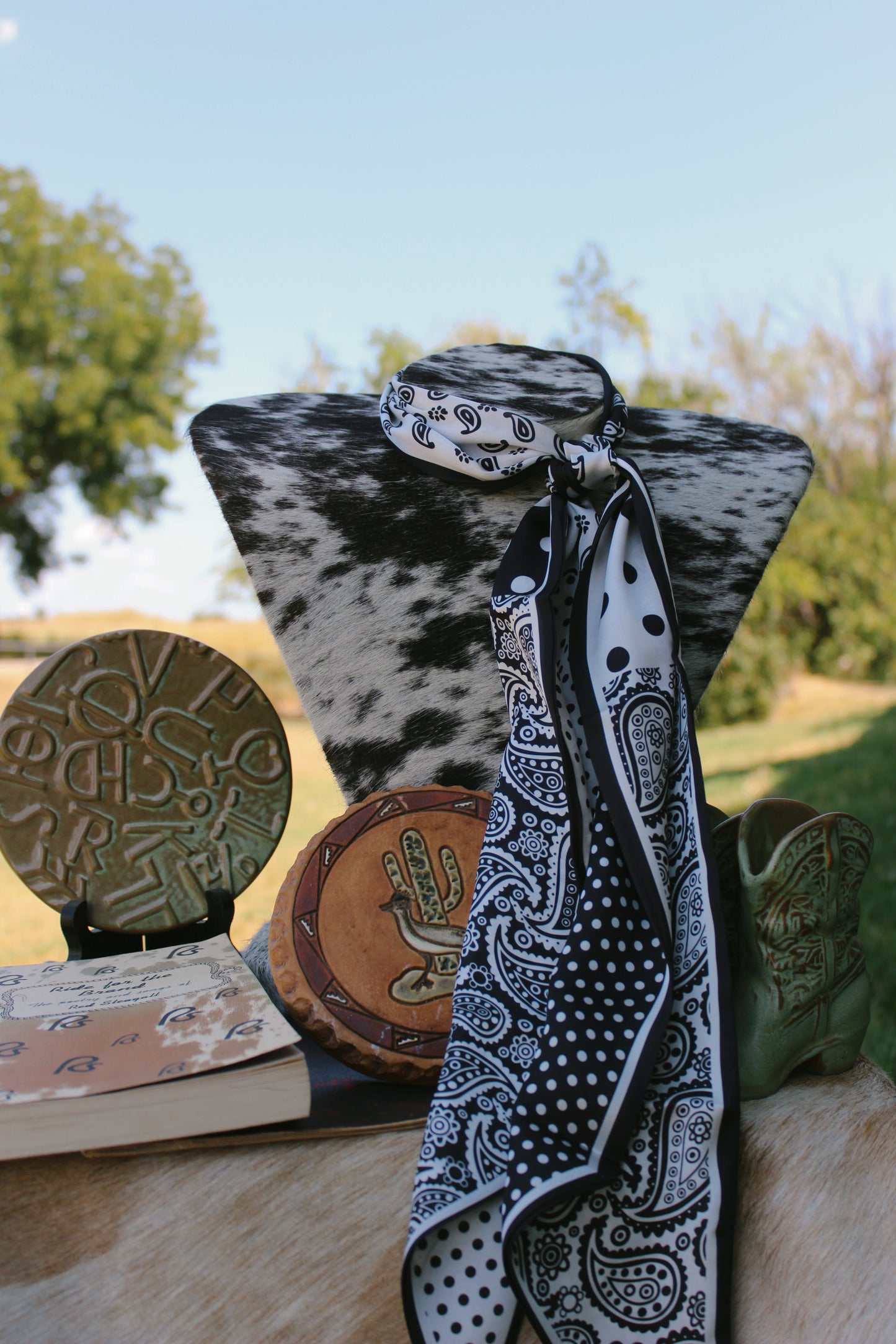 The Black Paisley Twilly