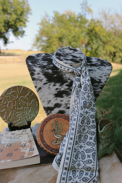The White Paisley Twilly