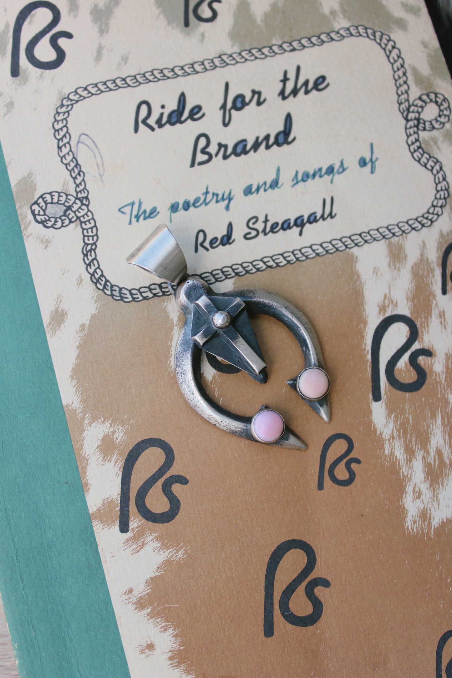 Pink Conch Cross Naja Pendant