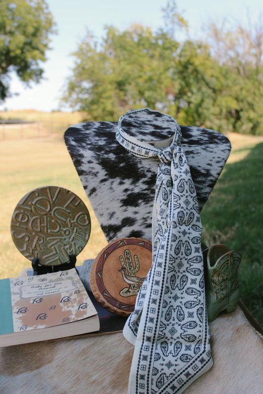 The White Paisley Twilly